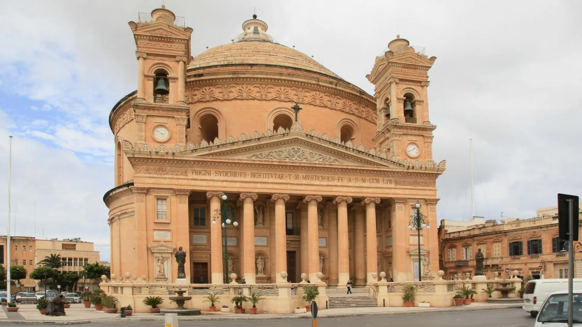 Large And Modern Apartment In The Centre Of Malta Mosta